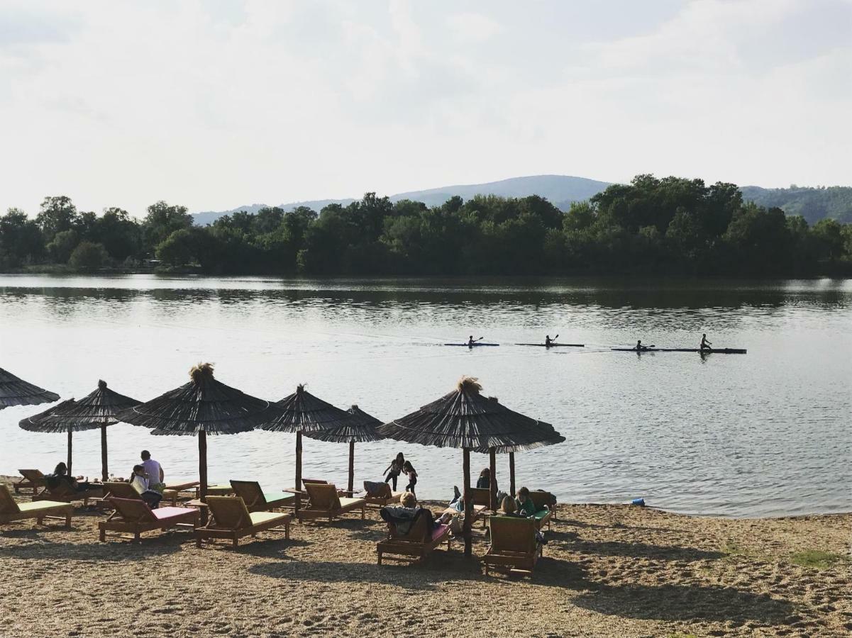 Sobe Srebrno Jezero Aparthotel Veliko Gradište Exterior foto